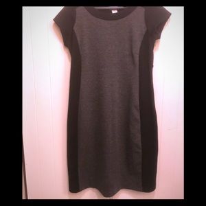 Maternity black/gray dress small